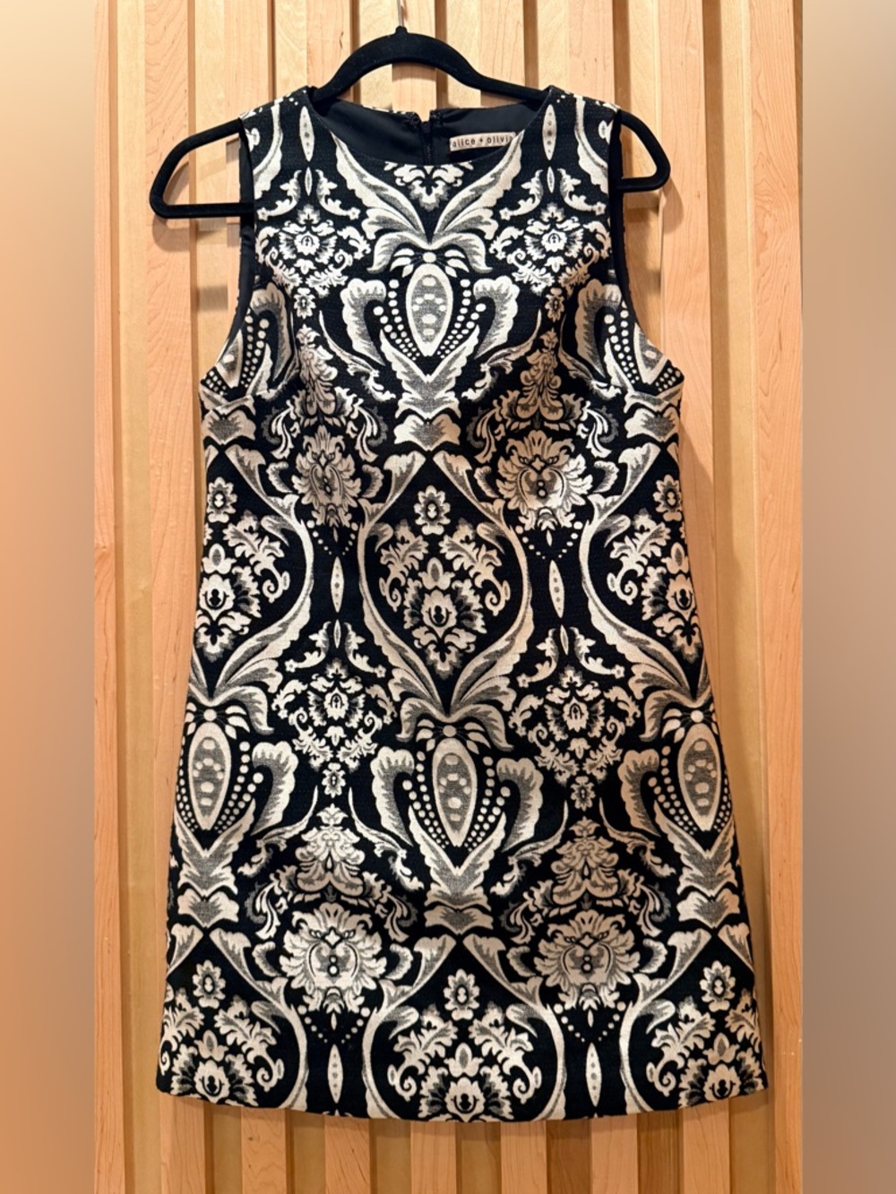 Alice + Olivia Black and Cream Damask Sleeveless Shift Dress